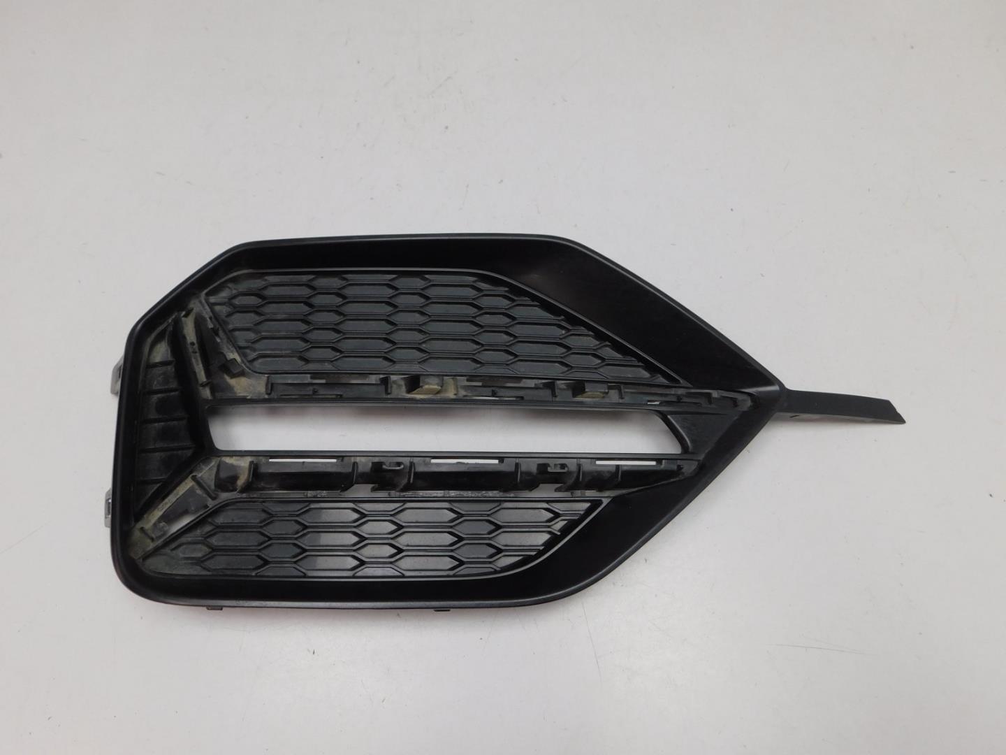 Решетка в бампер левая