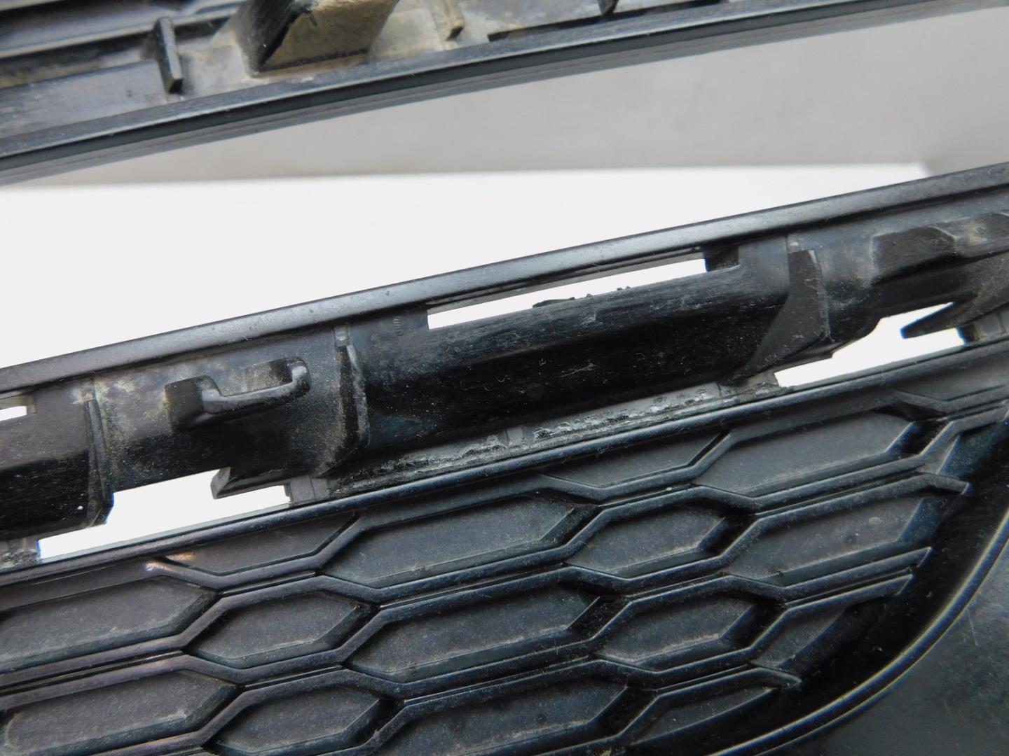 Решетка в бампер левая