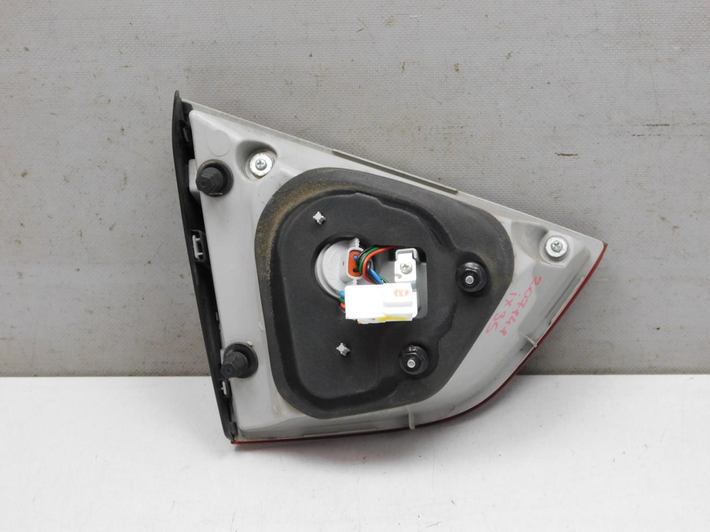 Фонарь задний внутренний правый