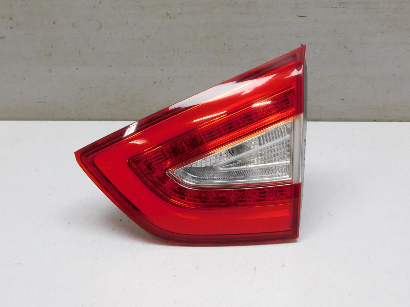 Фонарь задний внутренний правый