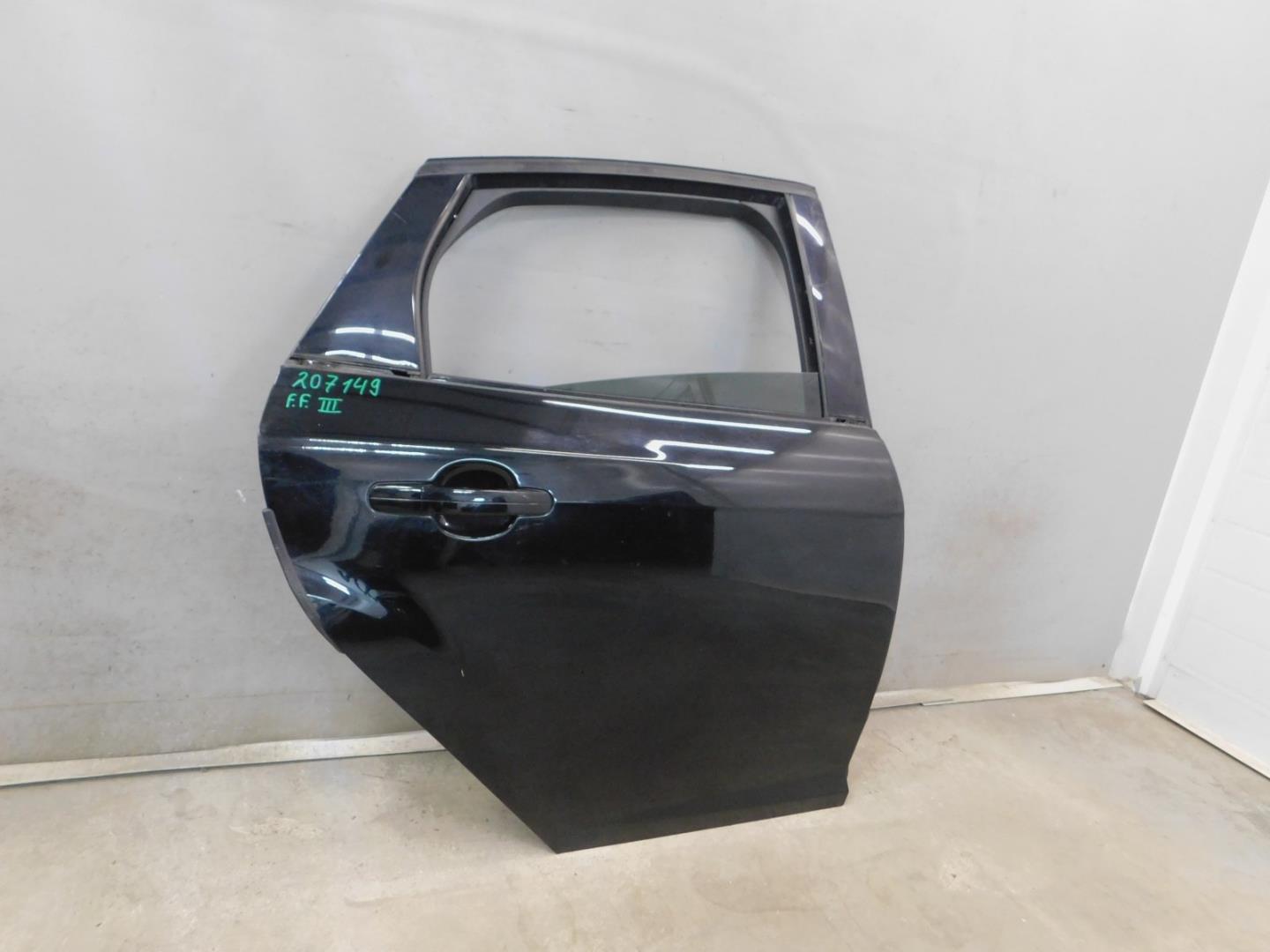 Дверь задняя правая