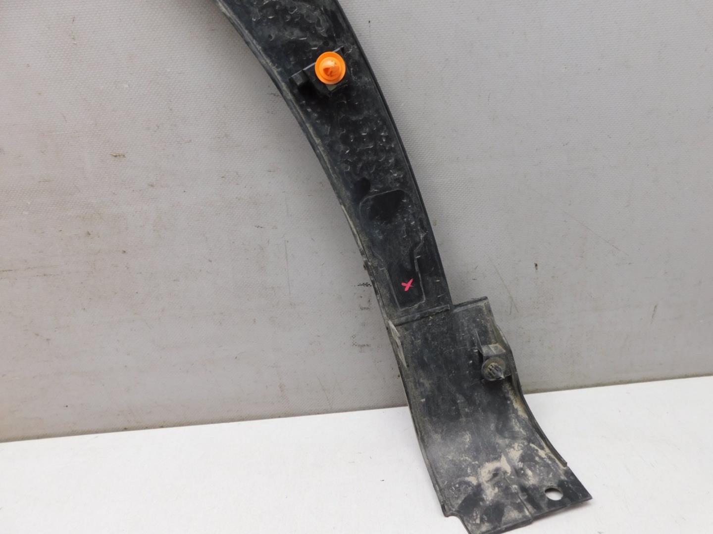 Накладка переднего крыла правого