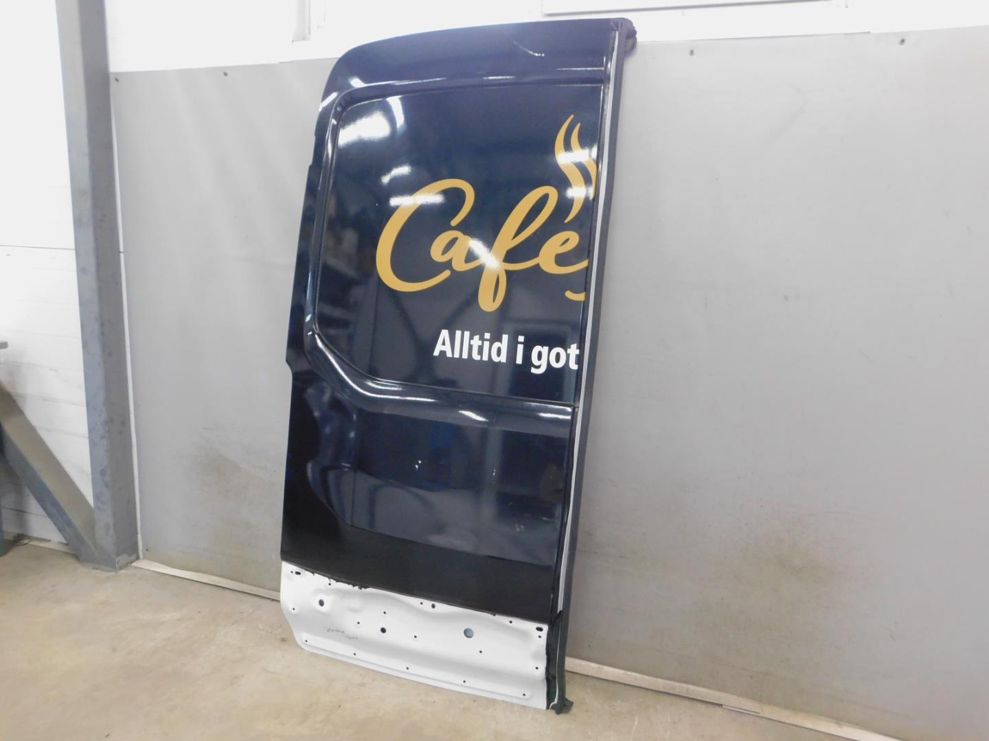 Дверь багажника