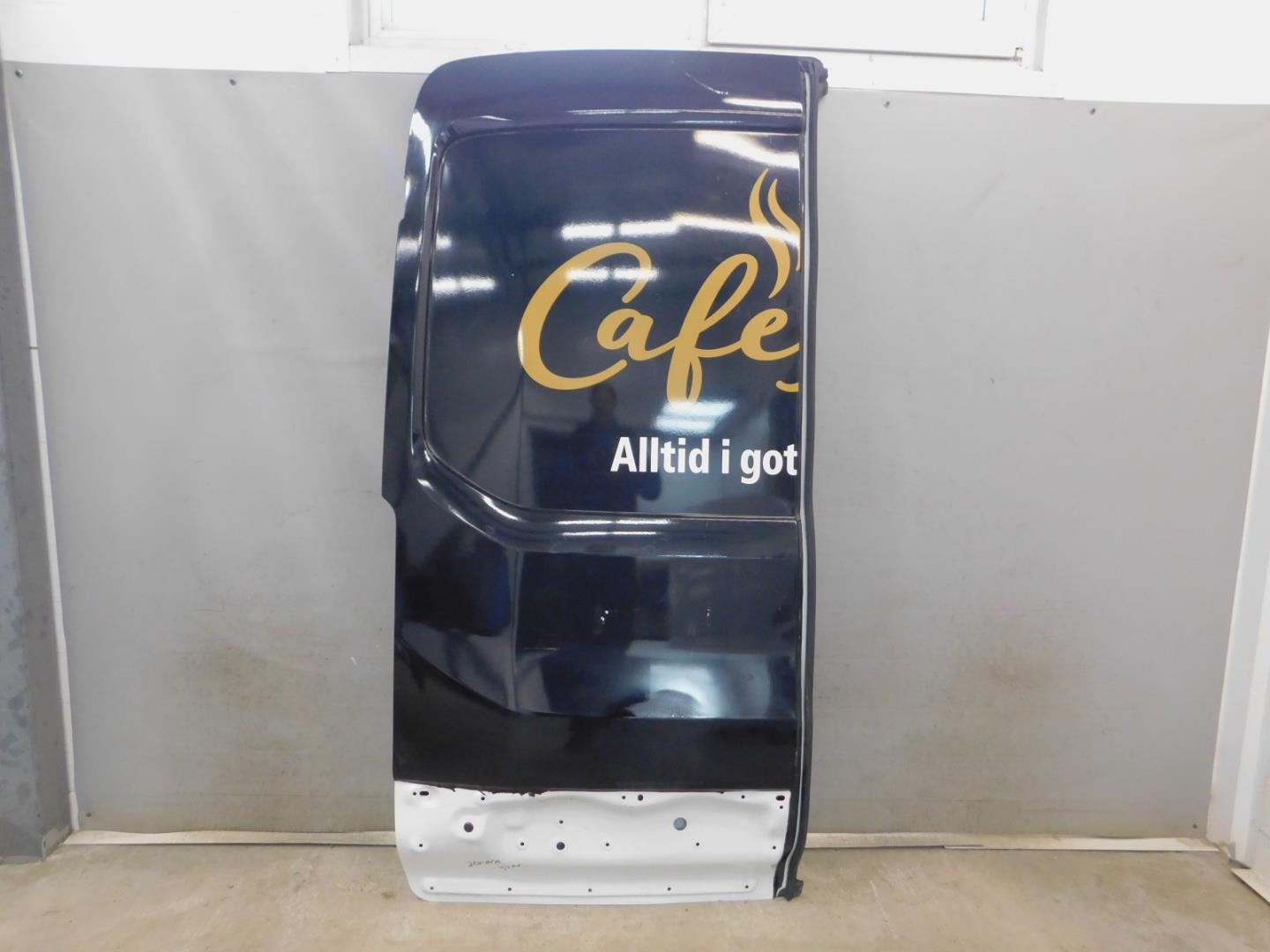 Дверь багажника