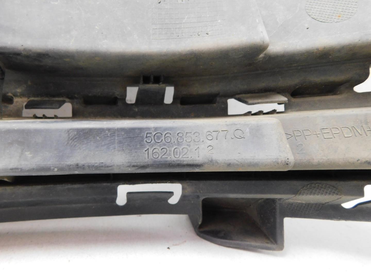 Решетка в бампер центральная