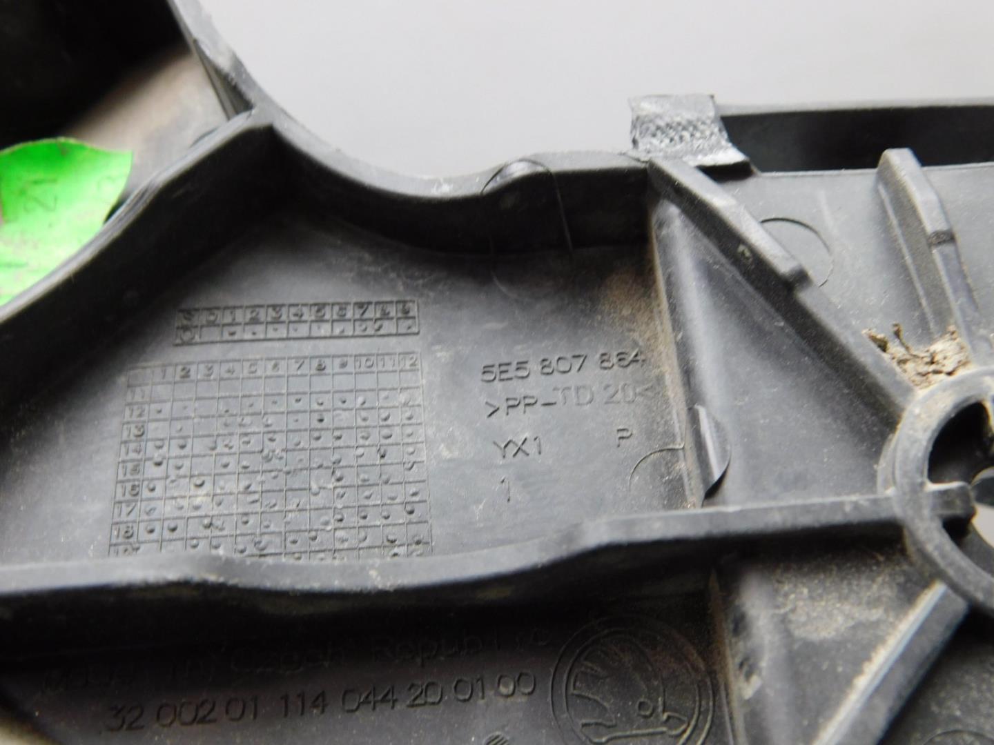 Кронштейн заднего бампера