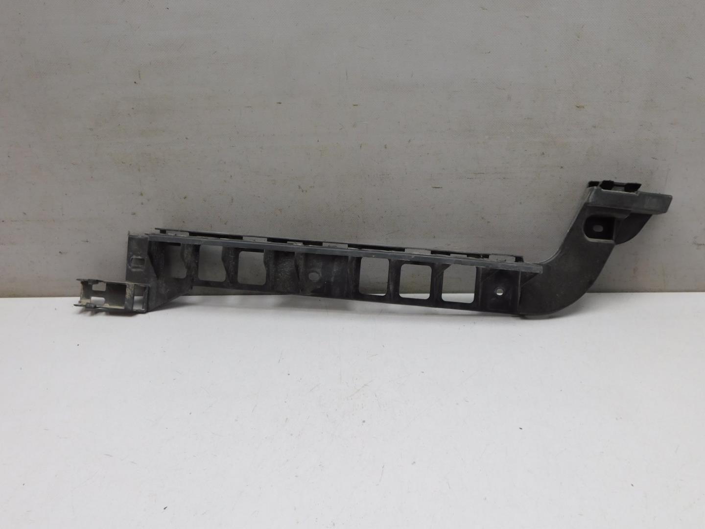 Кронштейн заднего бампера