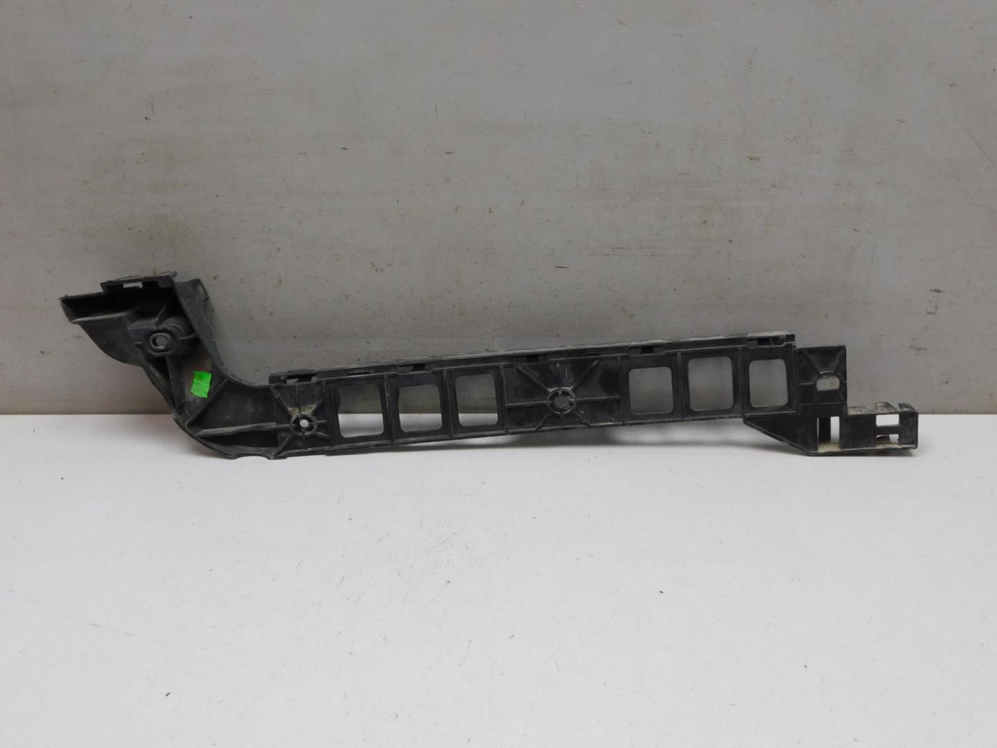 Кронштейн заднего бампера