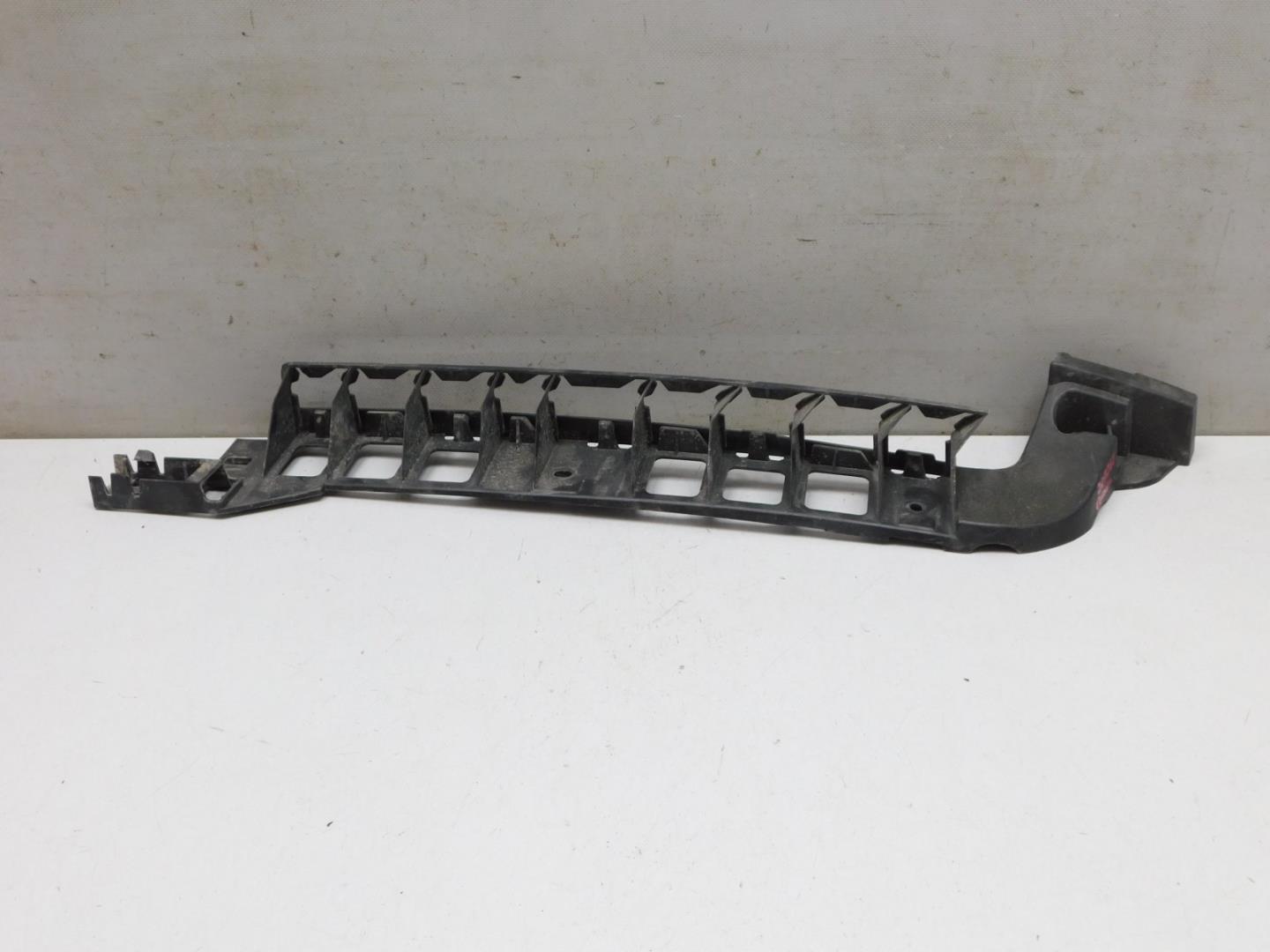 Кронштейн заднего бампера