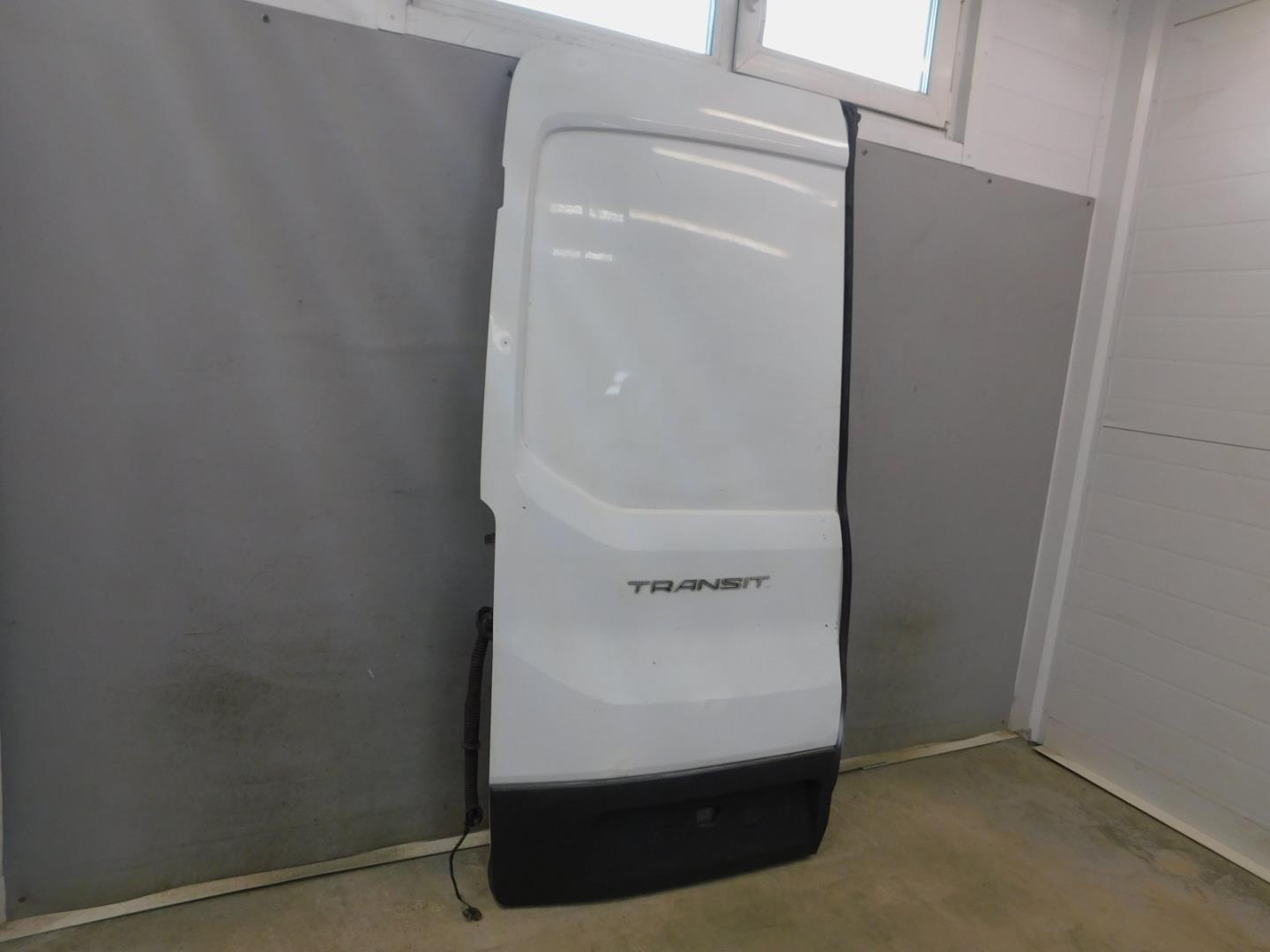 Дверь багажника