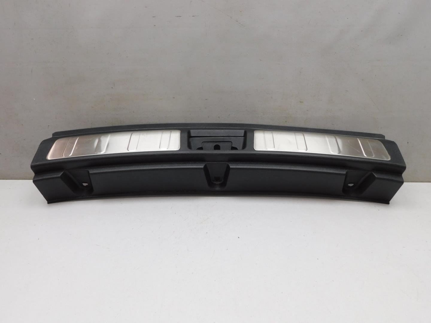 Обшивка багажника