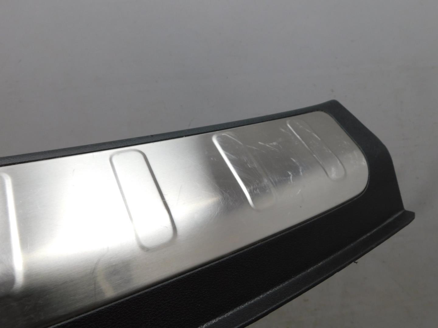 Обшивка багажника