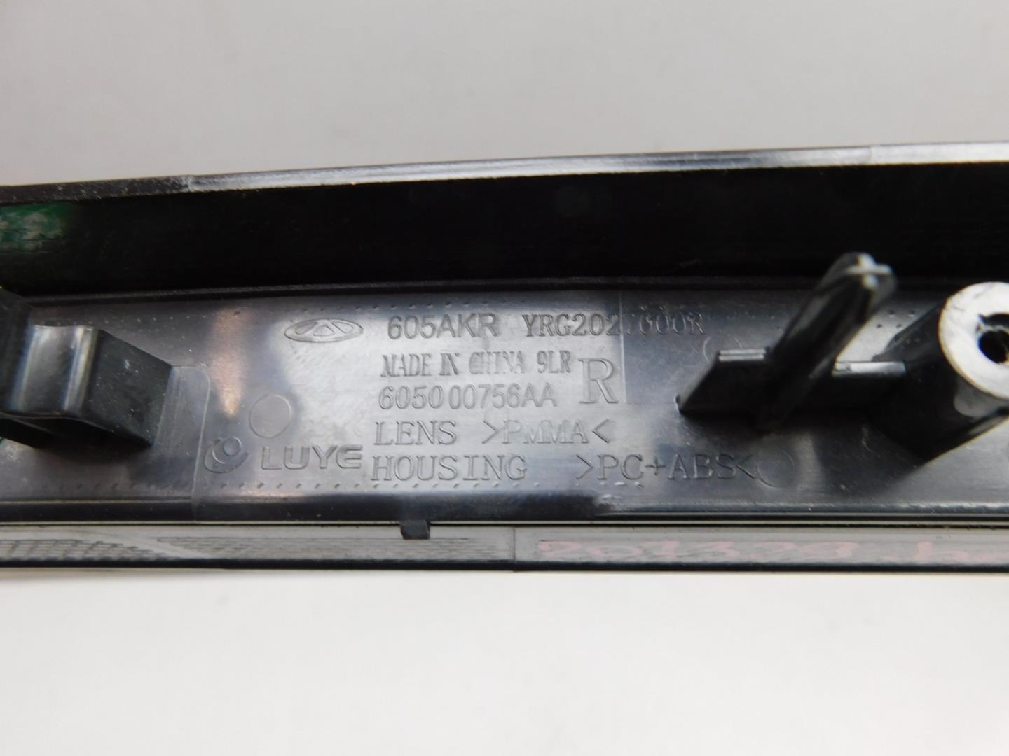 Фонарь задний в бампер правый