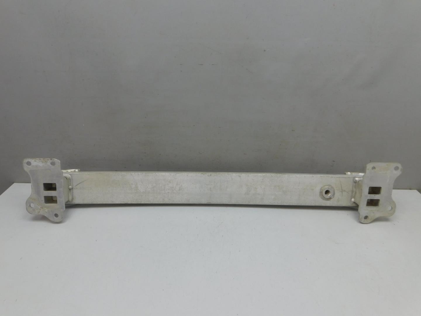 Усилитель переднего бампера