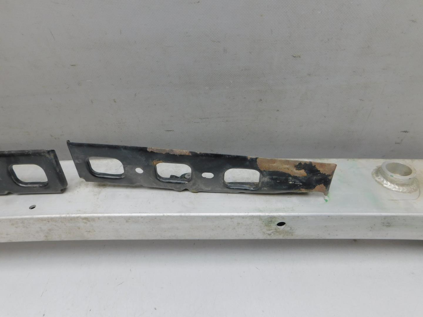 Усилитель переднего бампера