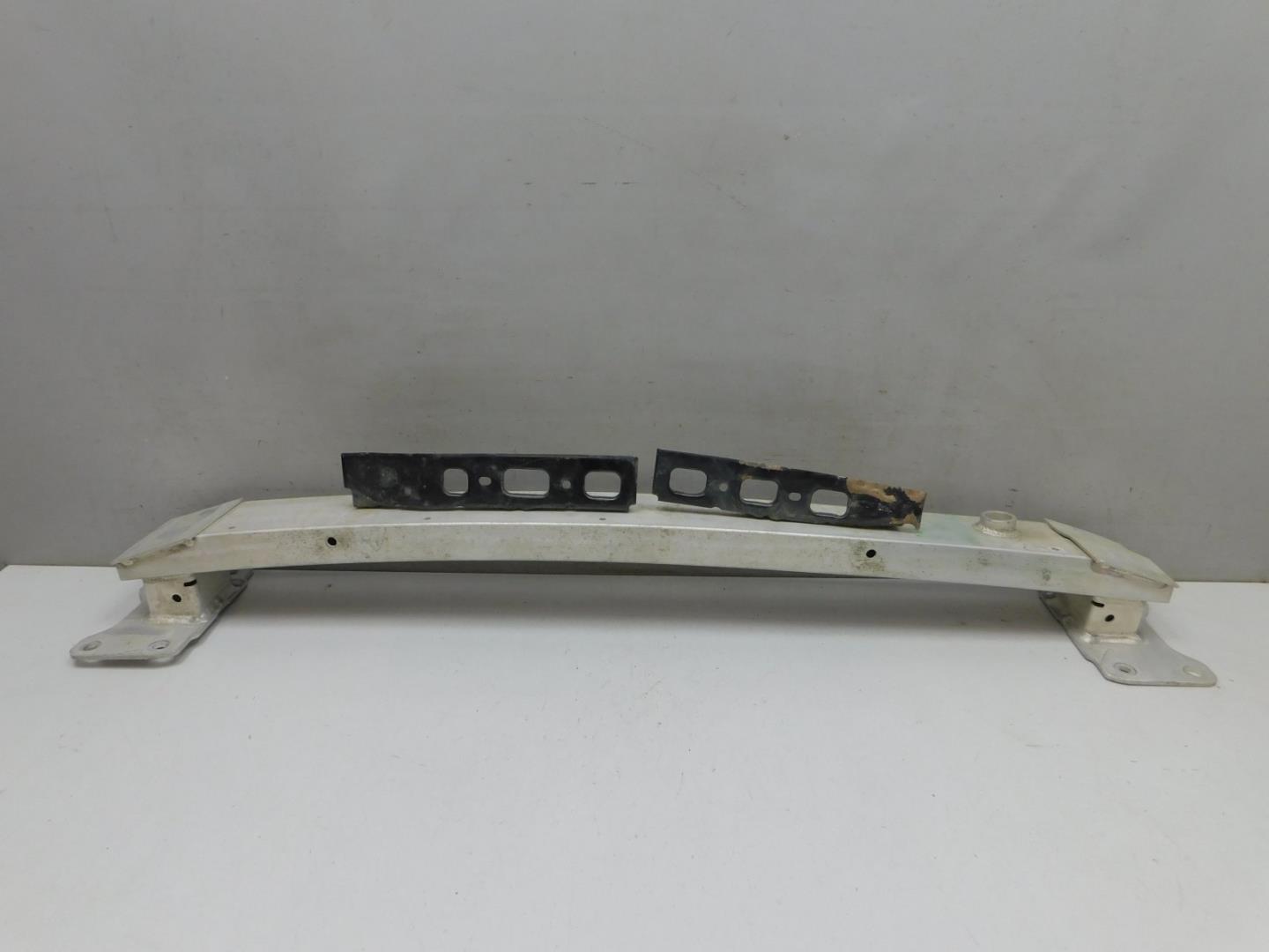 Усилитель переднего бампера