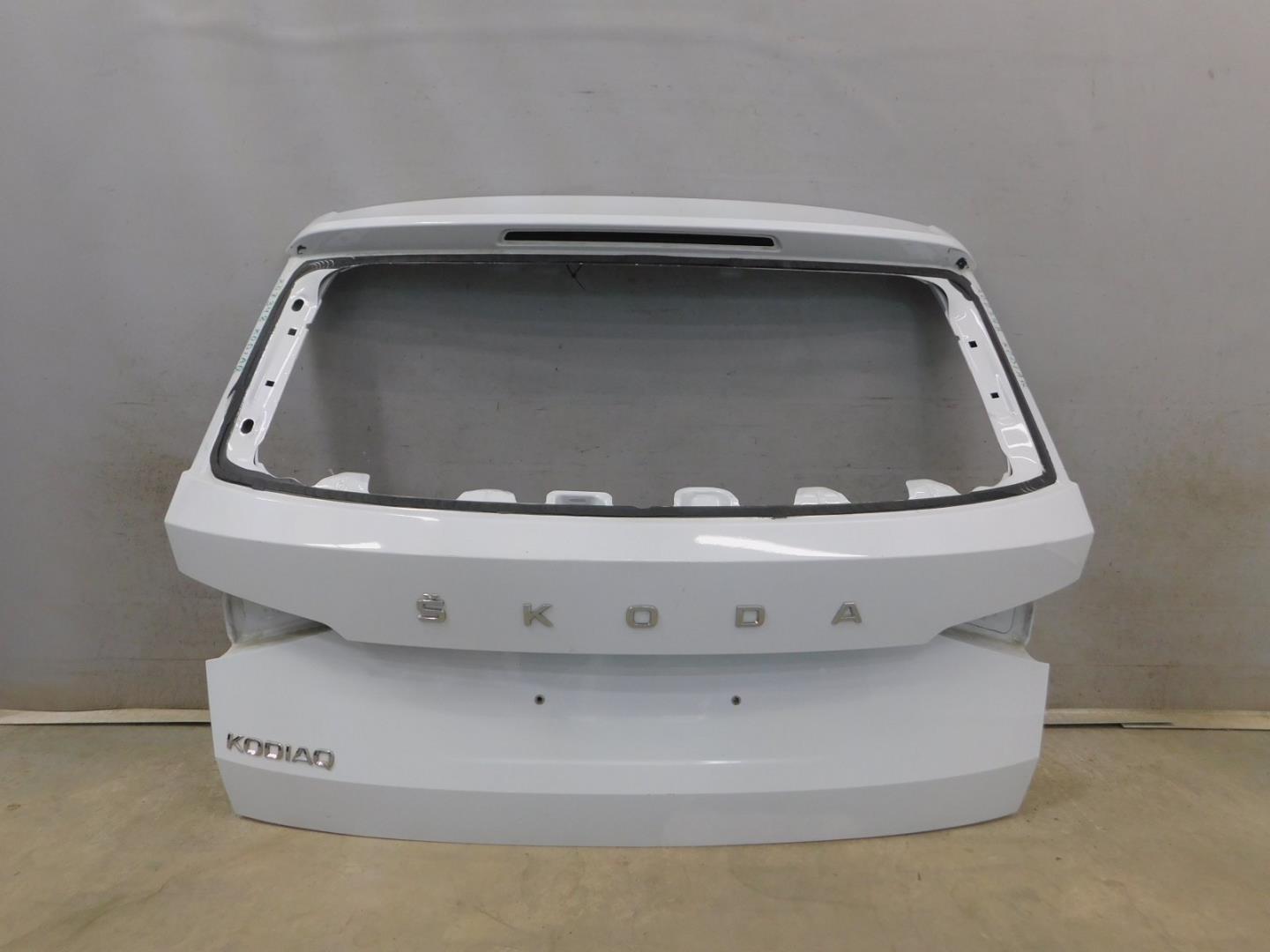 Дверь багажника