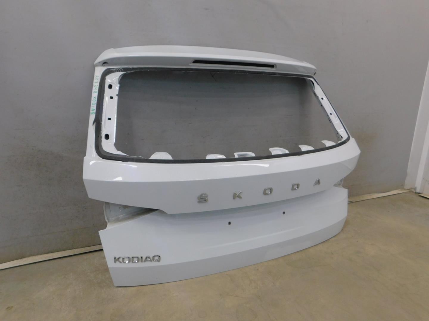 Дверь багажника