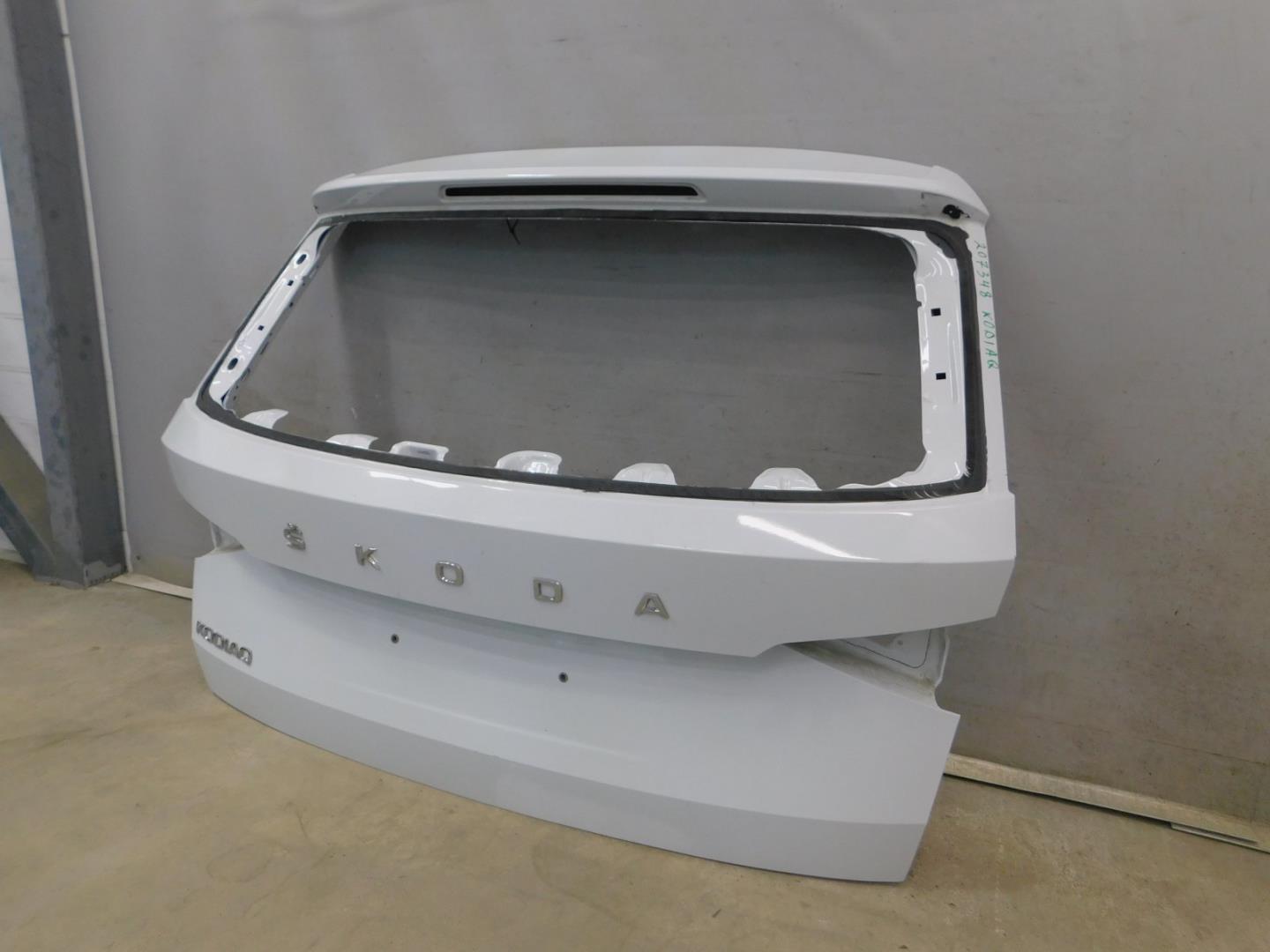 Дверь багажника