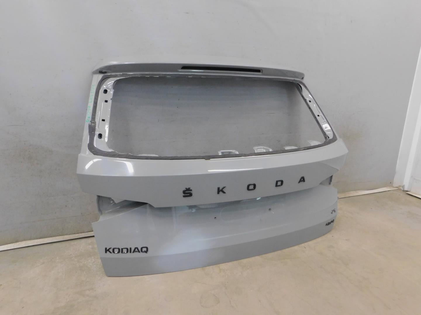 Дверь багажника