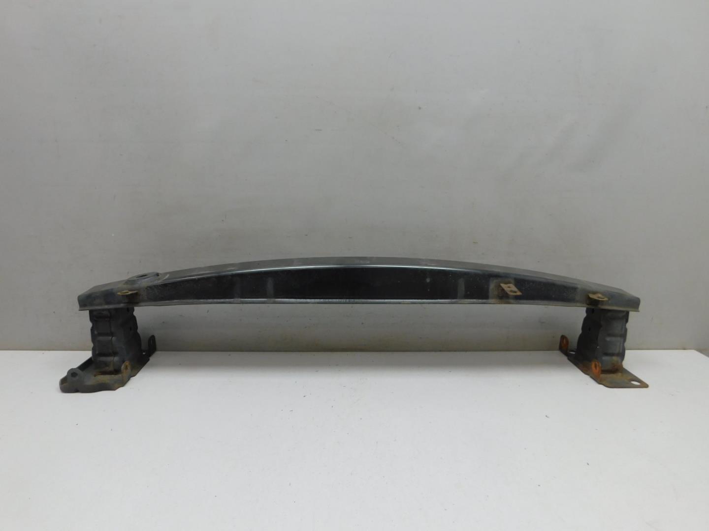 Усилитель переднего бампера