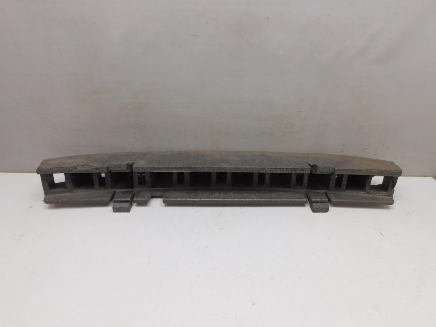 Усилитель переднего бампера