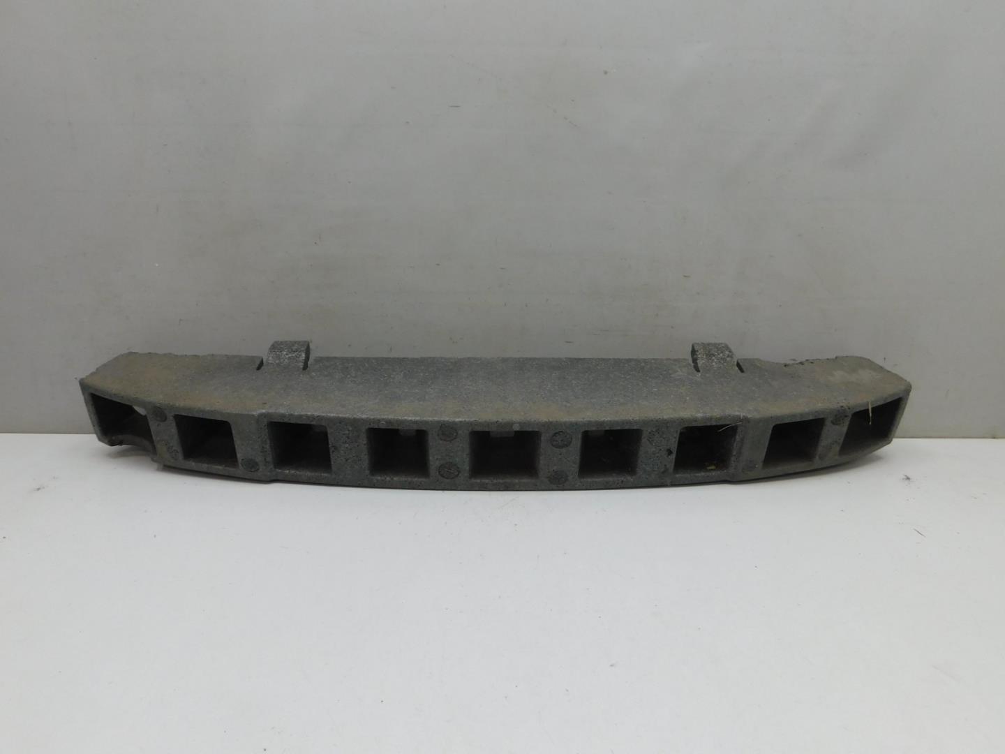 Усилитель переднего бампера