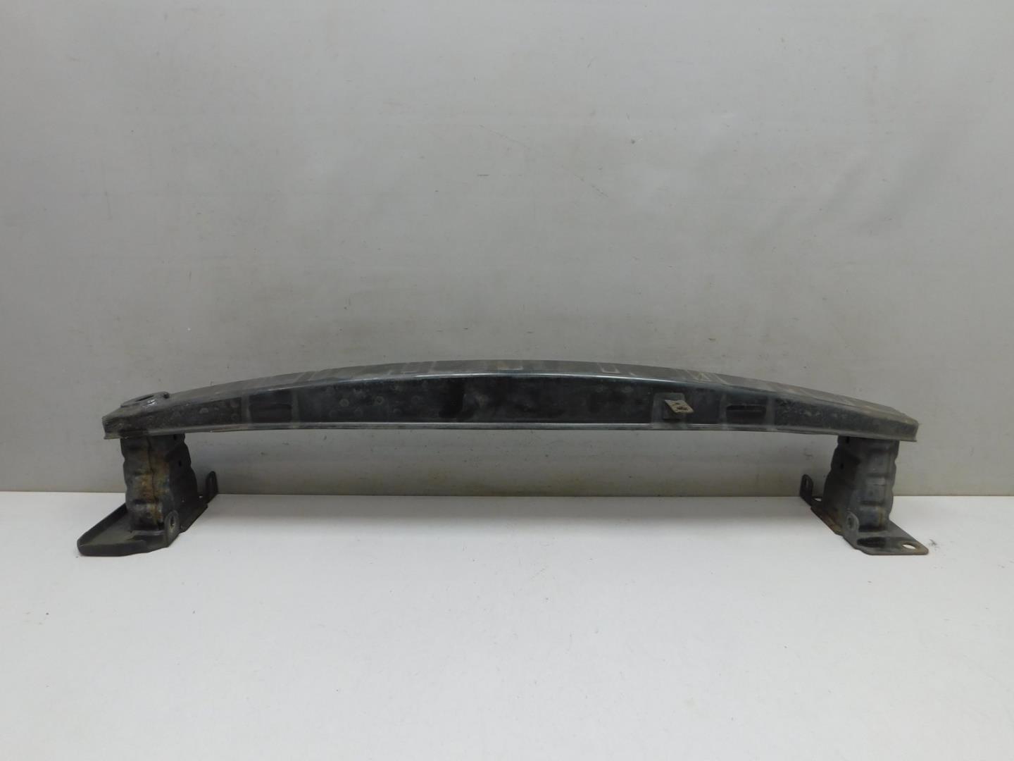 Усилитель переднего бампера