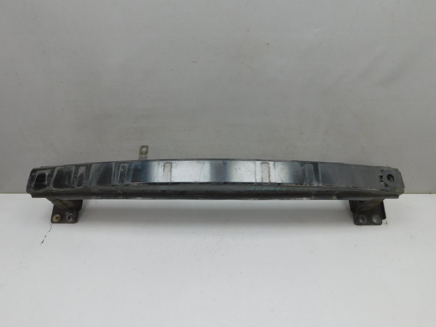 Усилитель переднего бампера