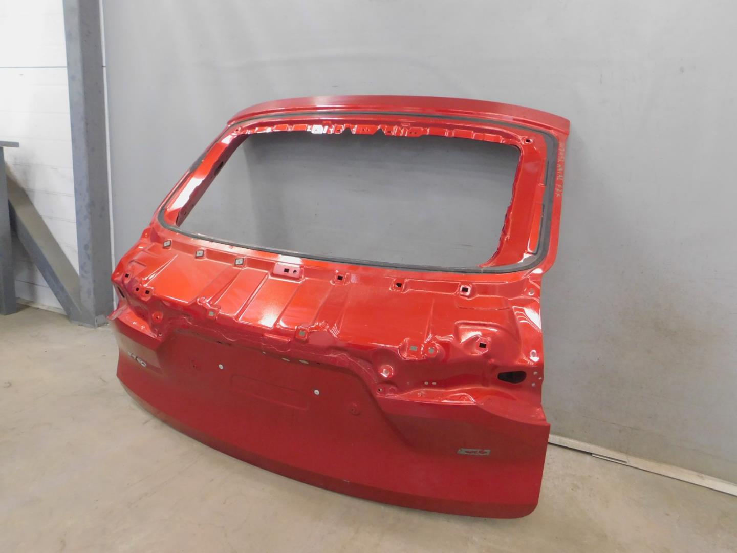 Дверь багажника