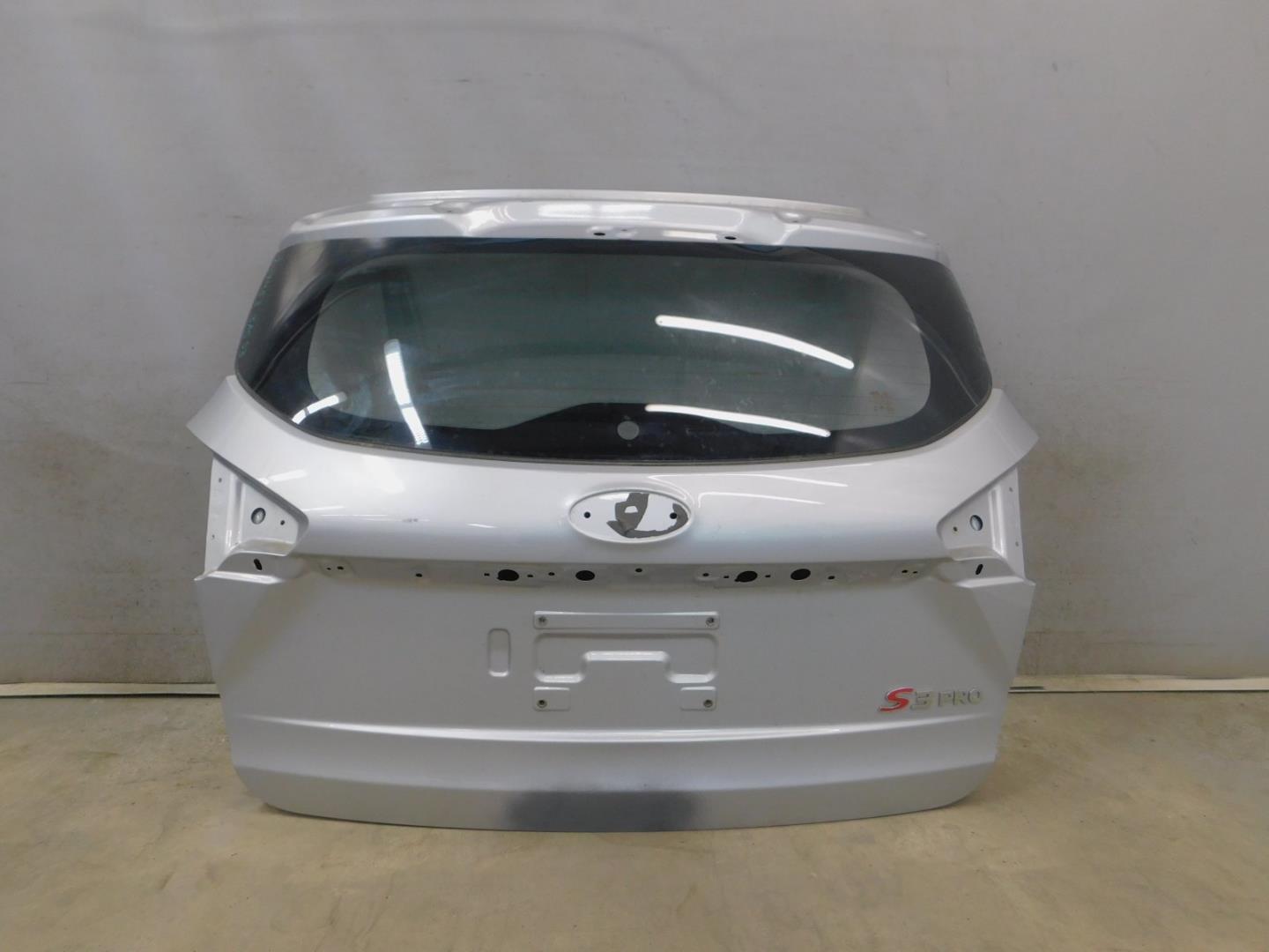 Дверь багажника