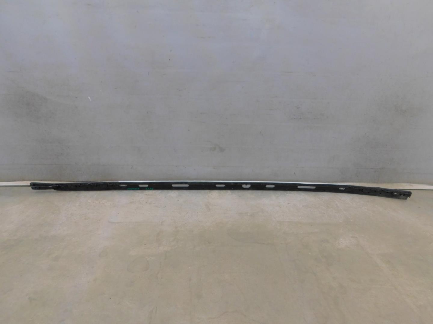 Рейлинг (релинг) правый (планка на крышу)