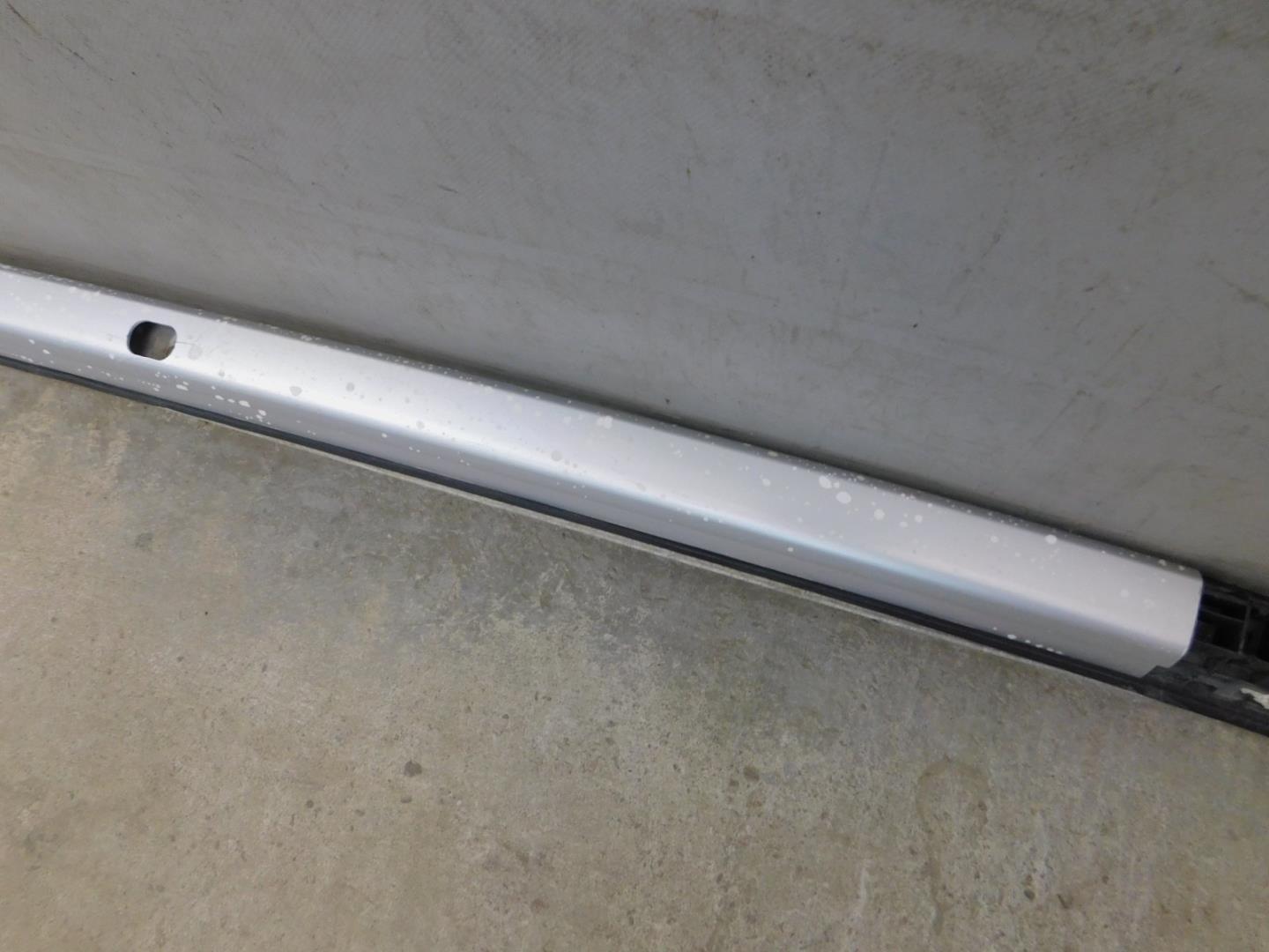 Рейлинг (релинг) правый (планка на крышу)