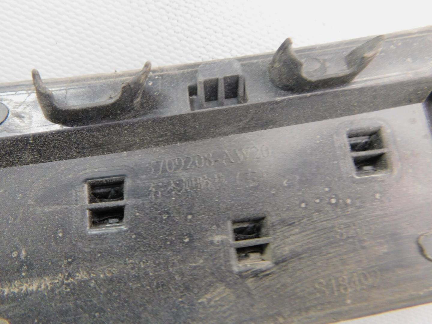 Рейлинг (релинг) правый (планка на крышу)