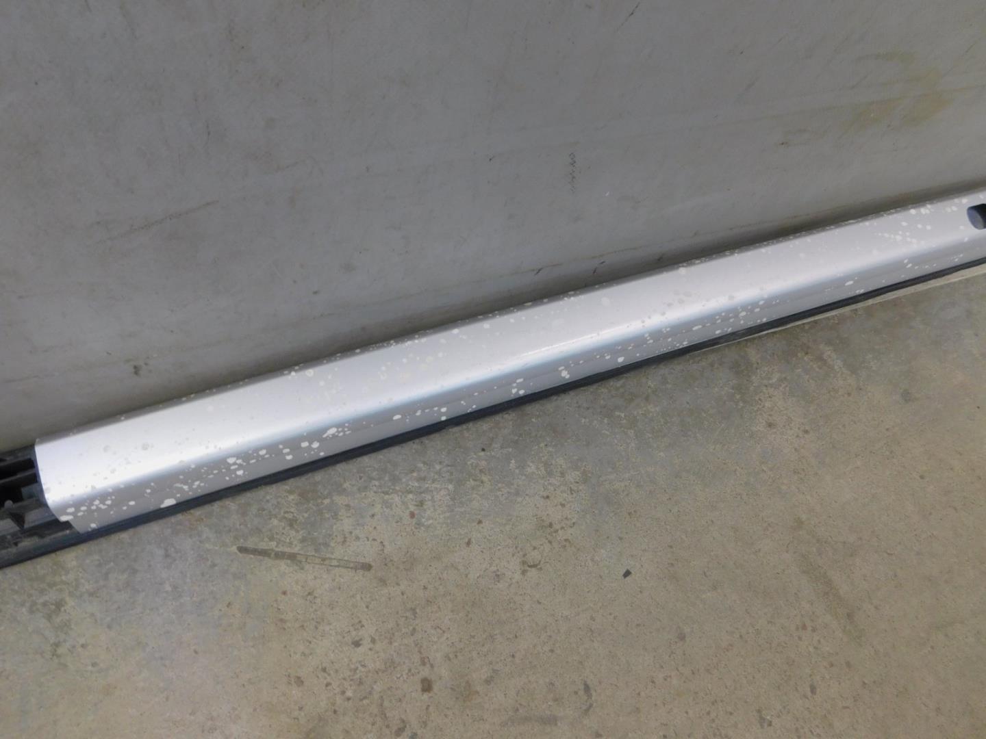 Рейлинг (релинг) правый (планка на крышу)