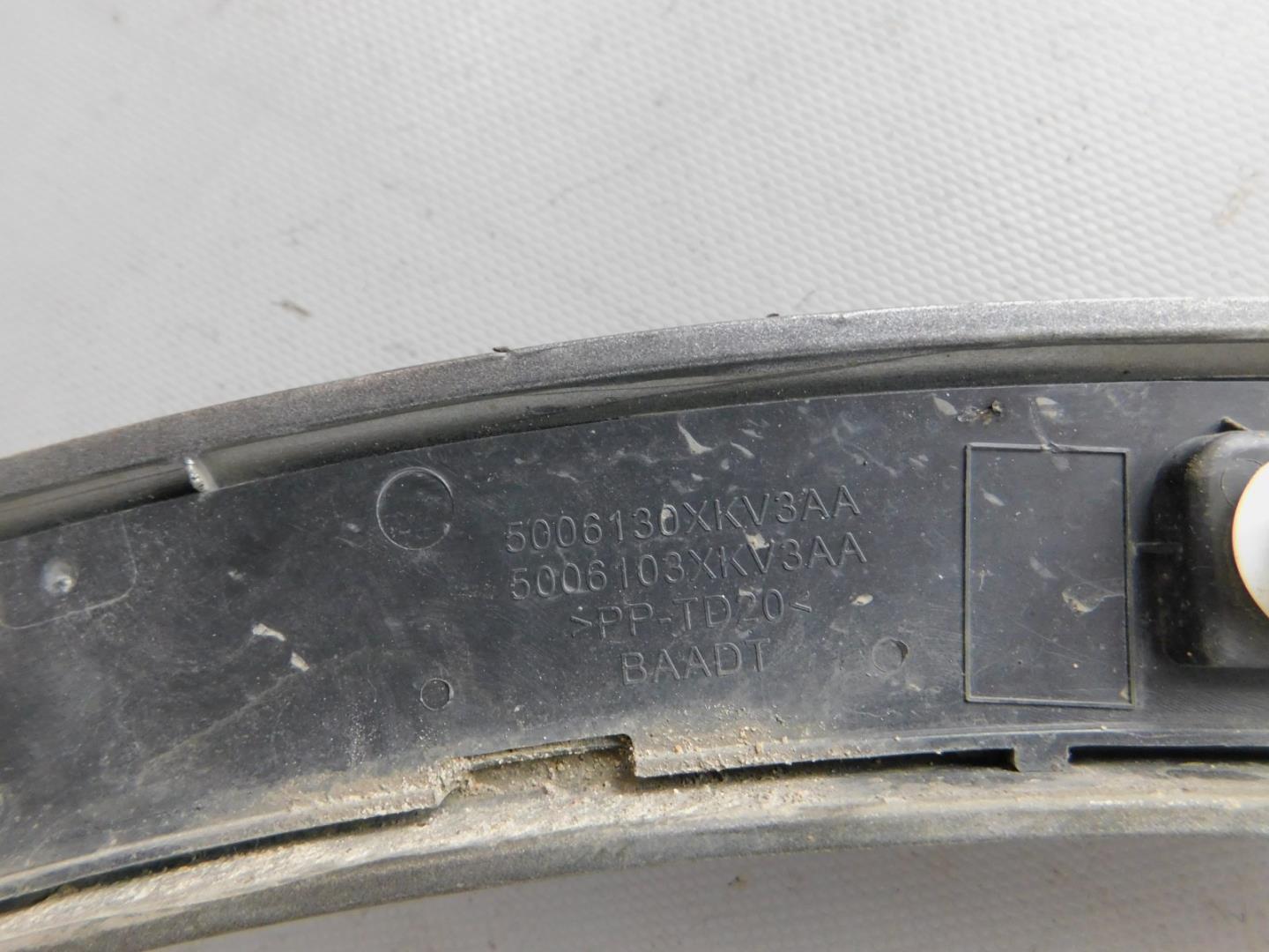 Накладка переднего крыла левого