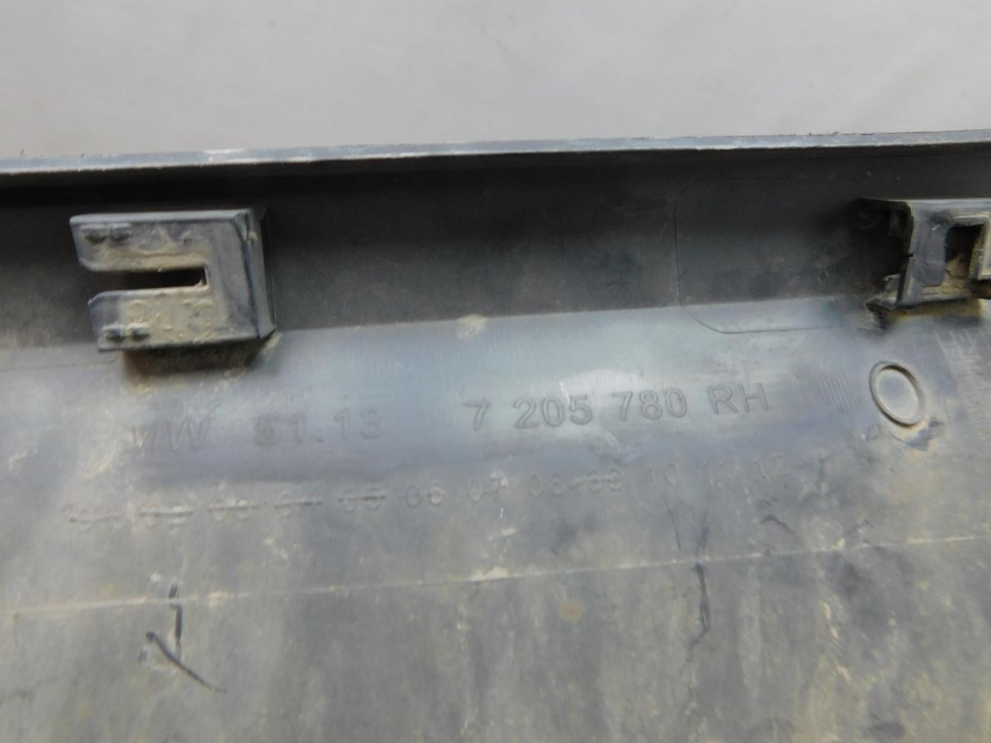 Накладка двери передней правой