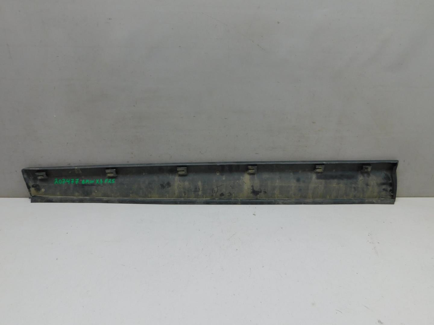 Накладка двери передней правой