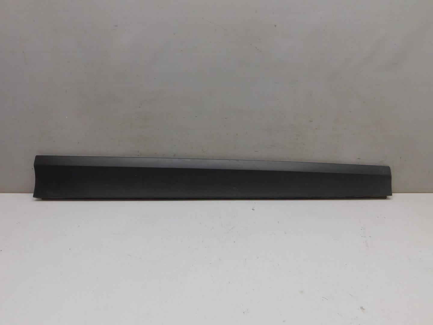 Накладка двери передней правой