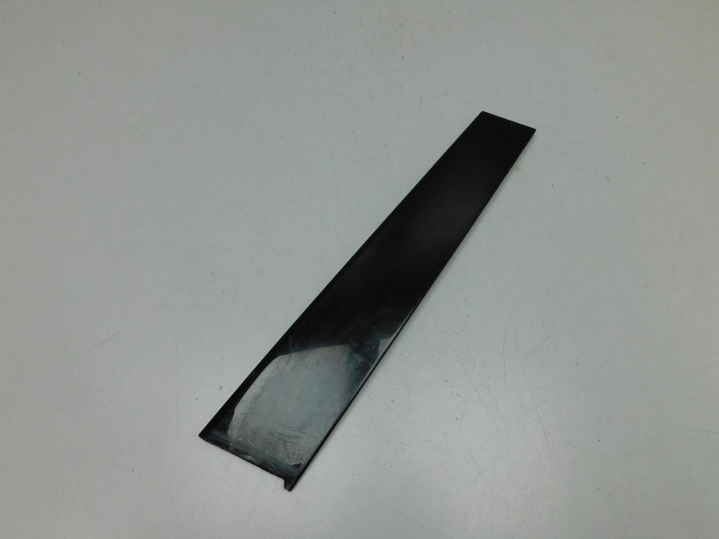 Накладка двери передней левой