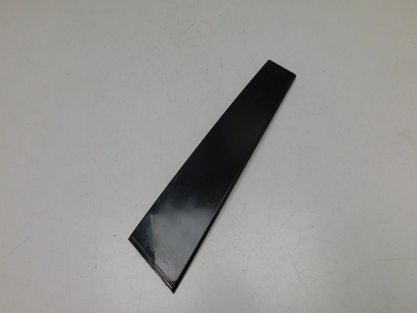 Накладка двери передней правой