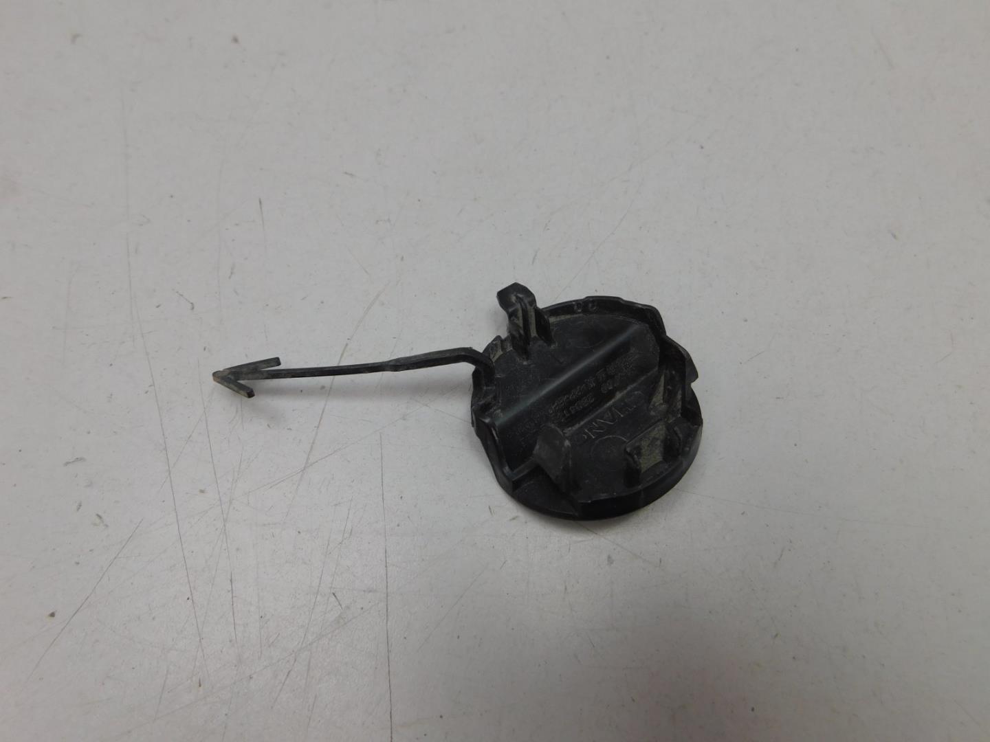 Заглушка буксировочного крюка