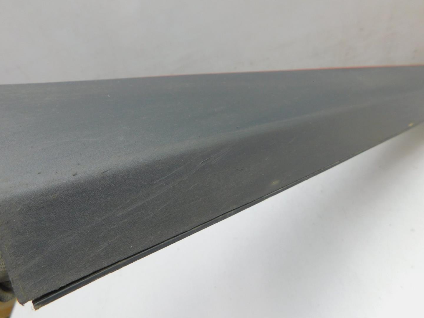 Накладка двери передней правой