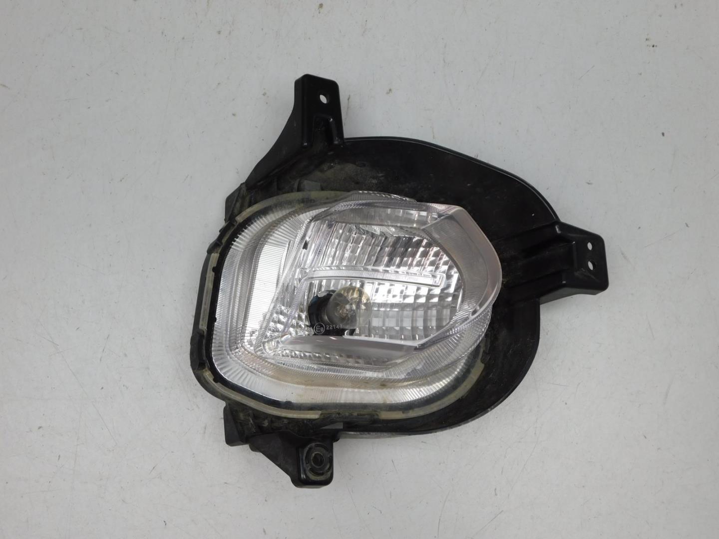 Фара противотуманная правая