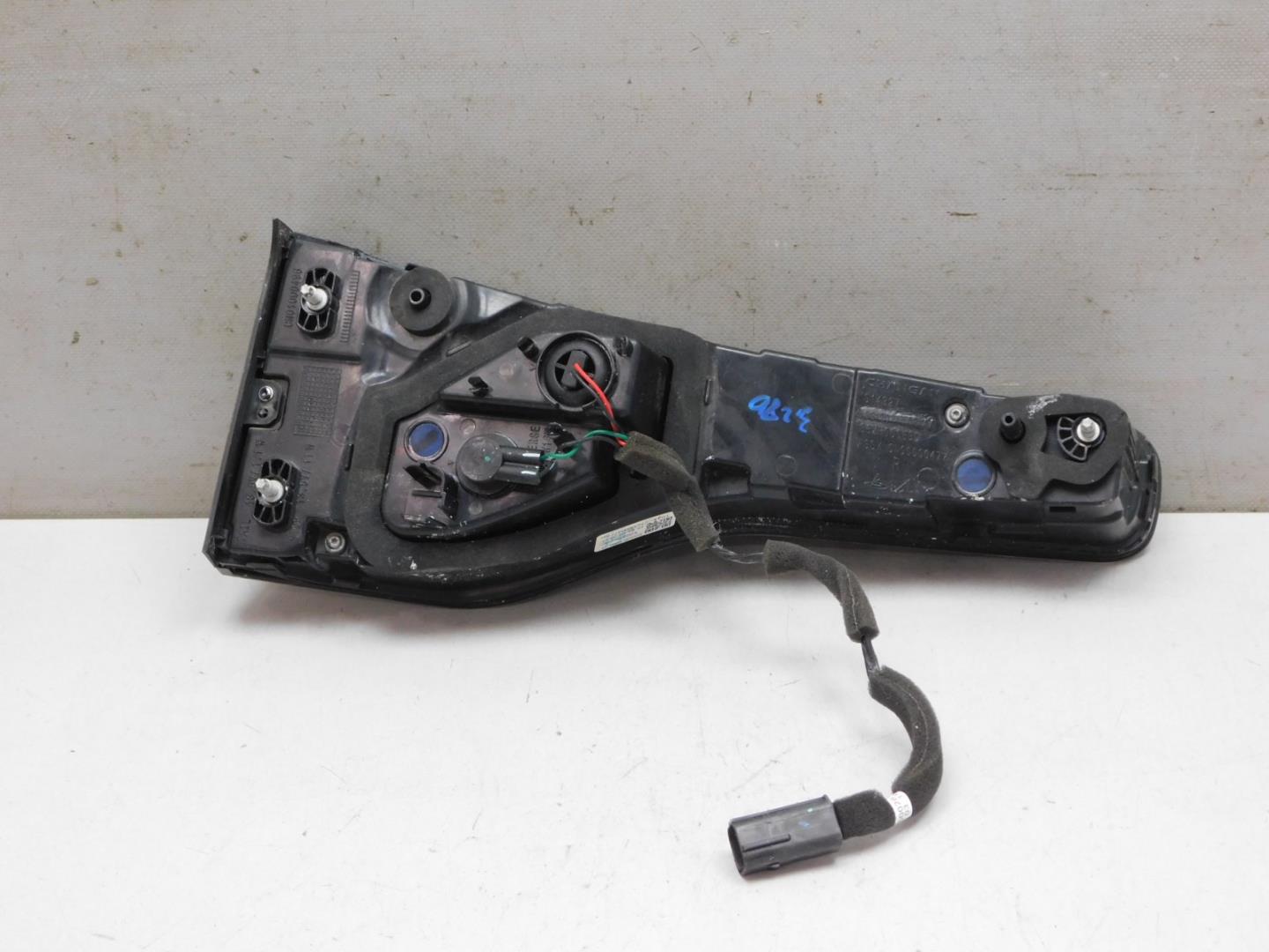 Фонарь задний внутренний правый