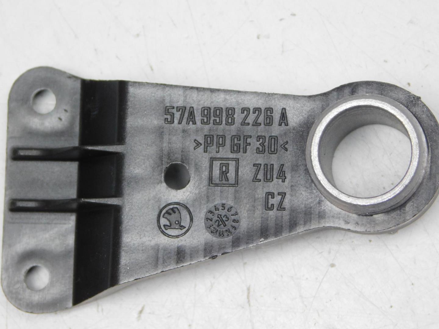 Крепеж фары