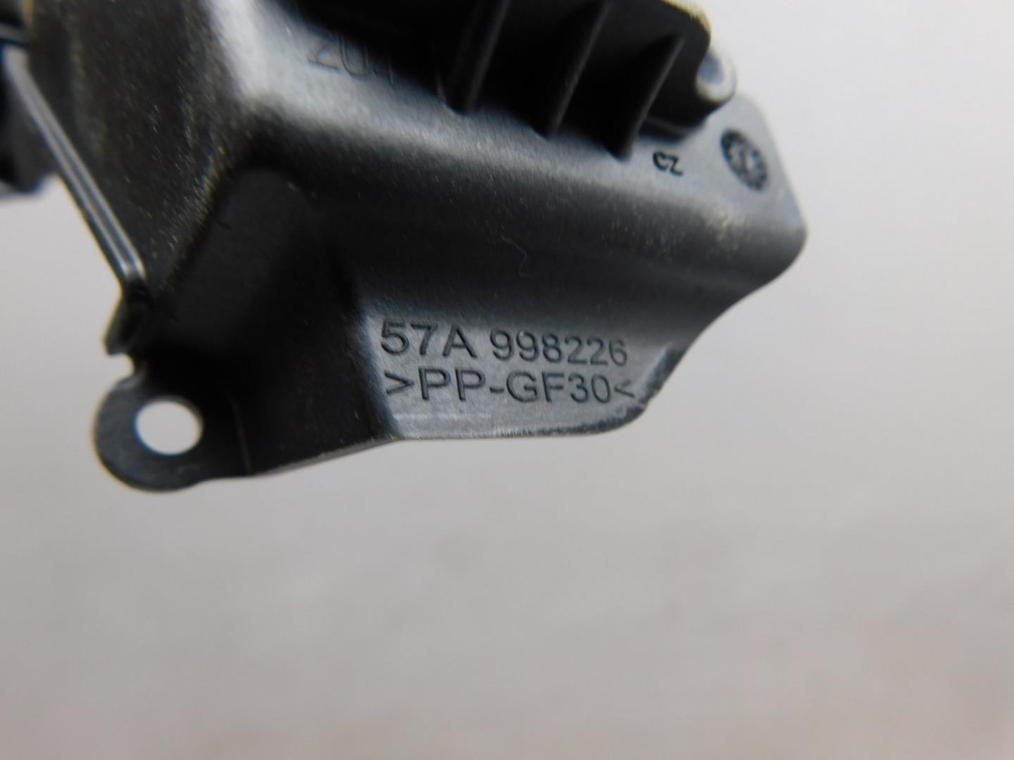 Крепеж фары