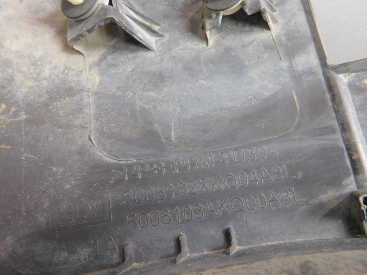 Накладка переднего крыла левого