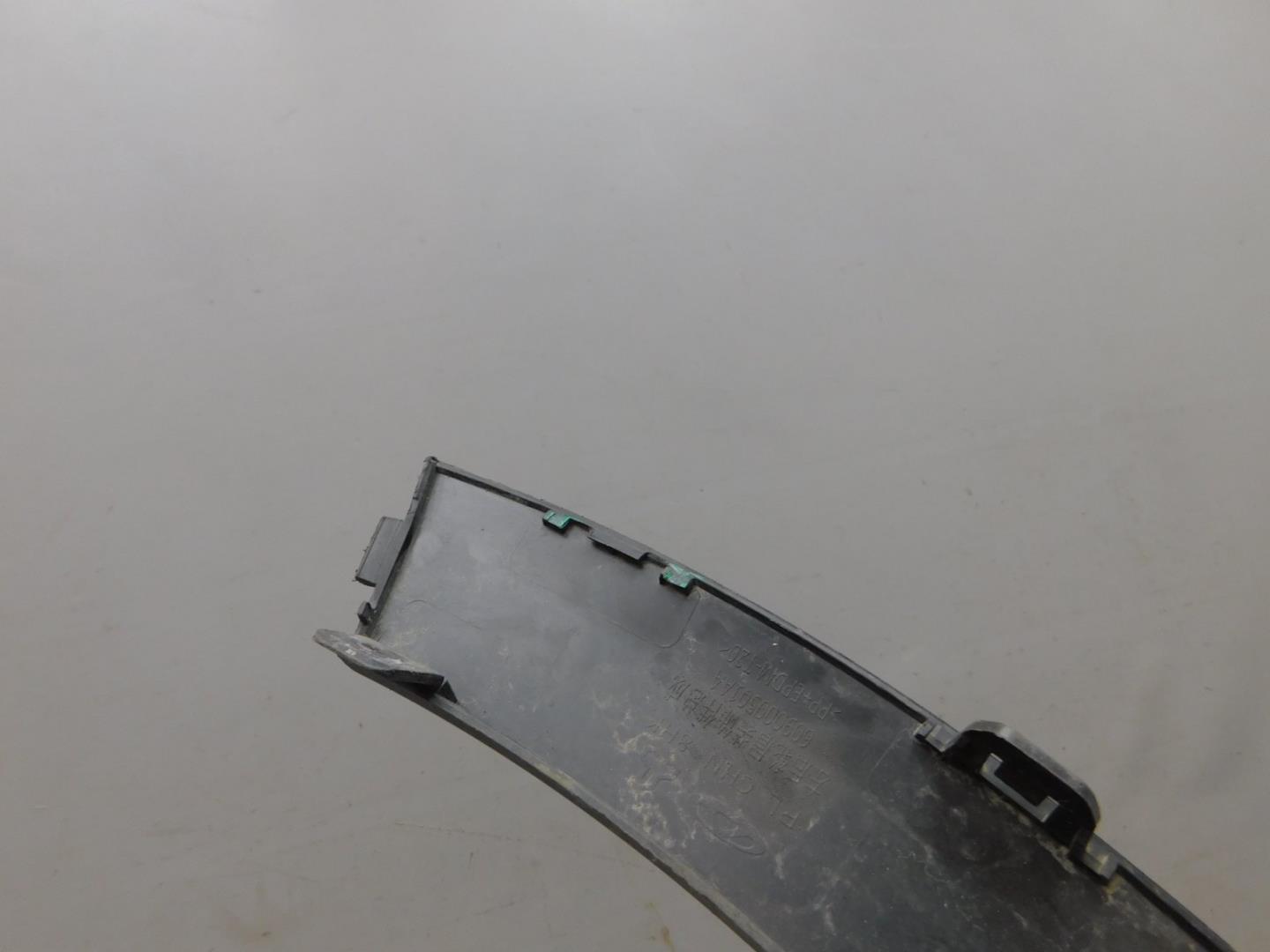 Накладка заднего крыла левого