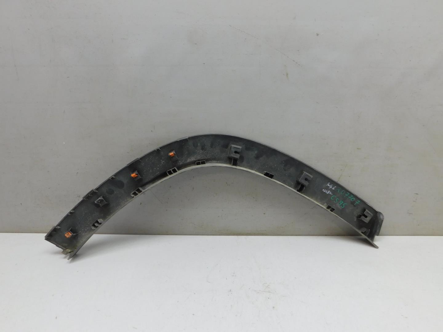 Накладка заднего крыла левого